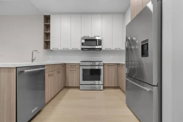 14022 North Bluff RD, White Rock, BC V4B 3C3