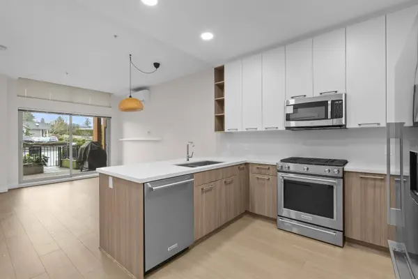 14022 North Bluff RD, White Rock, BC V4B 3C3