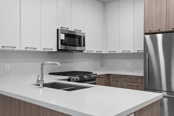 14022 North Bluff RD, White Rock, BC V4B 3C3