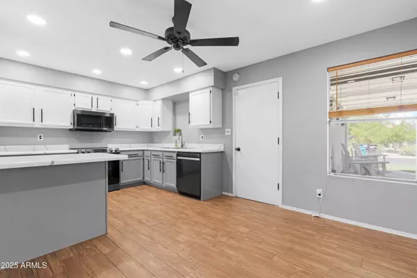 911 W CAMPO BELLO Drive, Phoenix, AZ 85023