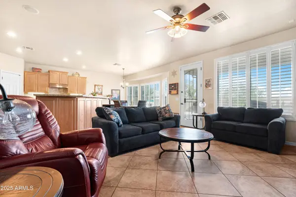 1210 W CUTLEAF Circle, San Tan Valley, AZ 85143