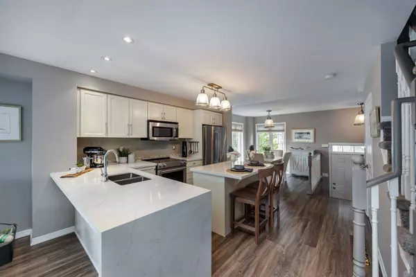 571 Longworth AVE #9, Clarington, ON L1C 0H3