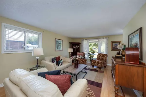 774 Downview CRES, Oshawa, ON L1H 7W3