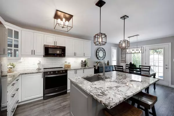 941 Greenleaf CIR, Oshawa, ON L1K 2W8