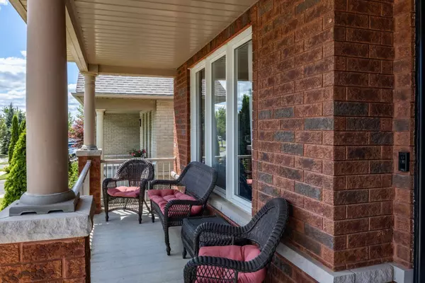 941 Greenleaf CIR, Oshawa, ON L1K 2W8