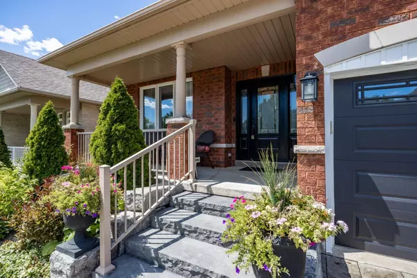 941 Greenleaf CIR, Oshawa, ON L1K 2W8