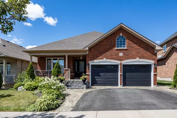 941 Greenleaf CIR, Oshawa, ON L1K 2W8