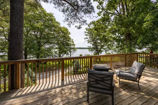 126 Pine Point LN, Scugog, ON L9L 1B4