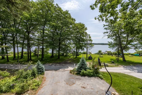 126 Pine Point LN, Scugog, ON L9L 1B4