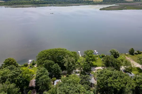 126 Pine Point LN, Scugog, ON L9L 1B4