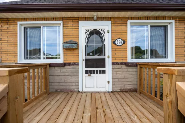 258 Verdun RD, Oshawa, ON L1H 5T2