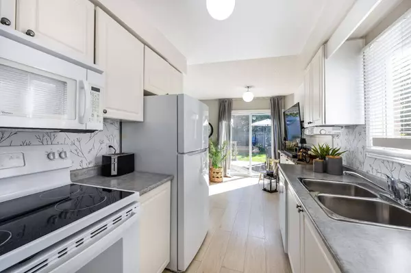 13 Fieldcrest AVE, Clarington, ON L1E 2X3