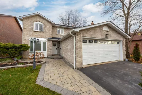 662 Cognac CRES, Pickering, ON L1X 1L7