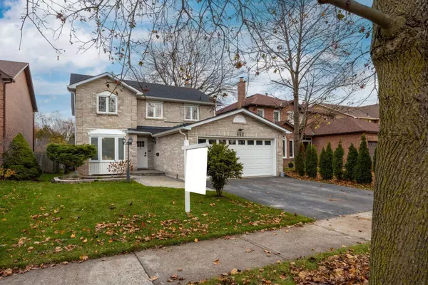 662 Cognac CRES, Pickering, ON L1X 1L7