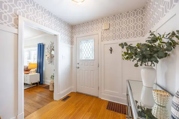 18 Concession ST W, Clarington, ON L1C 1Y5