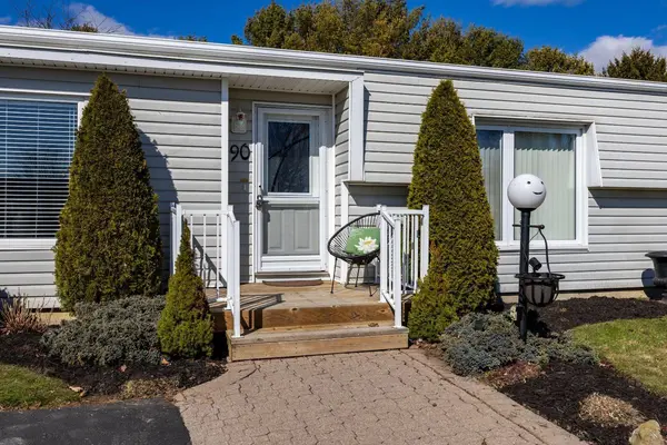 90 The Cove RD, Clarington, ON L1B 1B5
