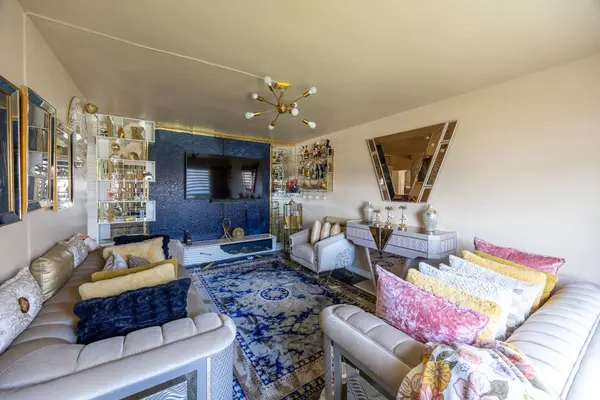 324 College AVE, Oshawa, ON L1J 1S1