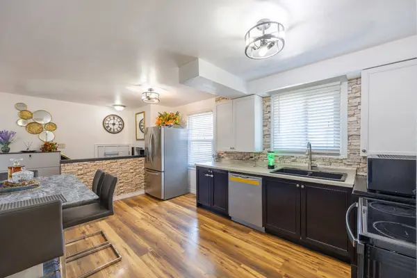 324 College AVE, Oshawa, ON L1J 1S1