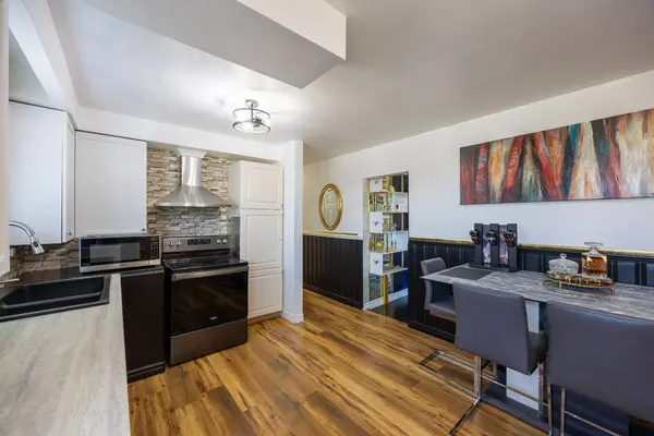 324 College AVE, Oshawa, ON L1J 1S1