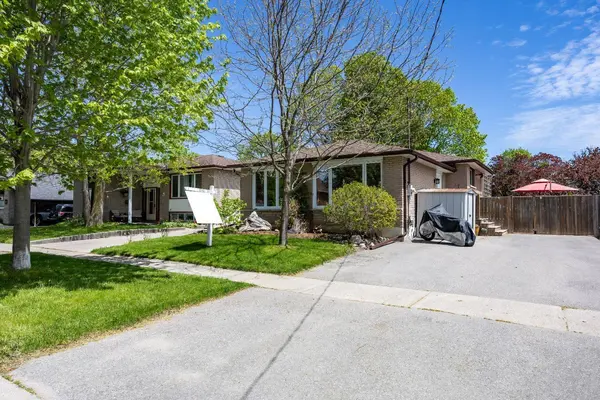 17 Strike AVE, Clarington, ON L1C 1K2