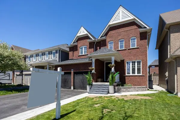 42 Ted Miller CRES, Clarington, ON L1C 0L8