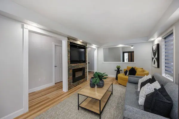 181 Madden PL, Clarington, ON L1C 5K4