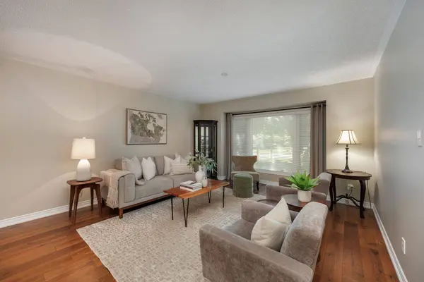 39 Valleycrest DR, Clarington, ON L1E 1H8
