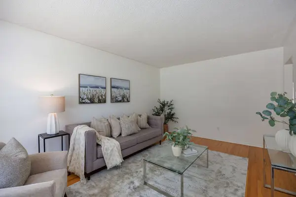 544 Wilson RD N, Oshawa, ON L1G 6E9