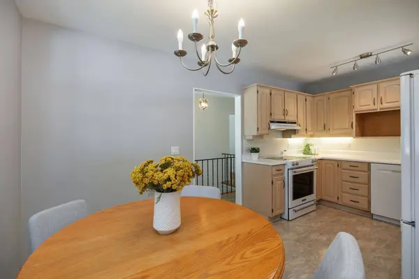 544 Wilson RD N, Oshawa, ON L1G 6E9