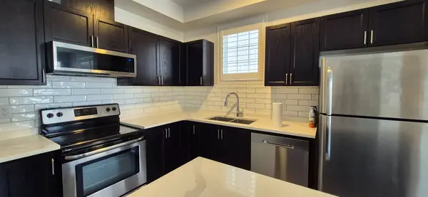 172 Mcbride AVE, Clarington, ON L1C 0J4