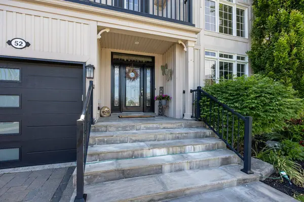 52 Brough CT, Clarington, ON L1C 0B7