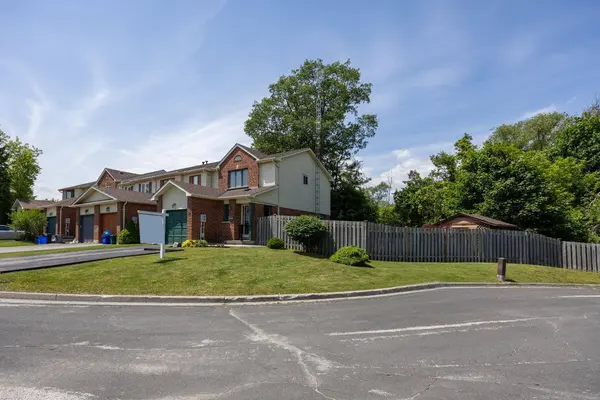 10 Climie CT, Clarington, ON L1C 4P5