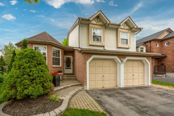 2015 Blairwood CT, Pickering, ON L1X 2S3