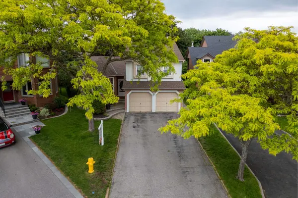 2015 Blairwood CT, Pickering, ON L1X 2S3