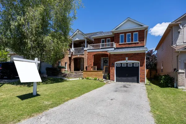 9 Candlebrook DR, Whitby, ON L1R 2V4