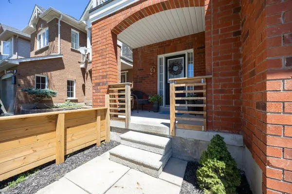9 Candlebrook DR, Whitby, ON L1R 2V4