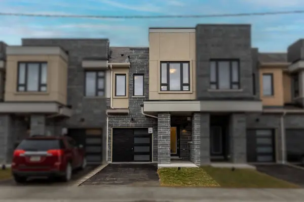 79 Caspian SQ #267, Clarington, ON K2V 0R3