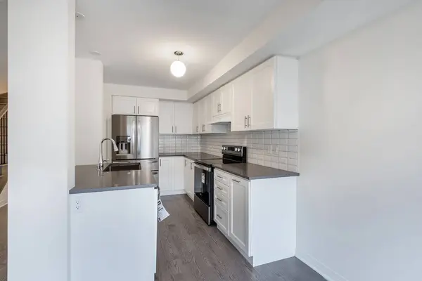 79 Caspian SQ #267, Clarington, ON K2V 0R3