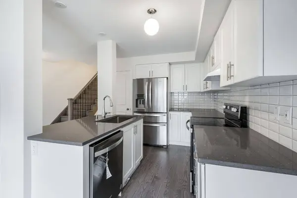 79 Caspian SQ #267, Clarington, ON K2V 0R3