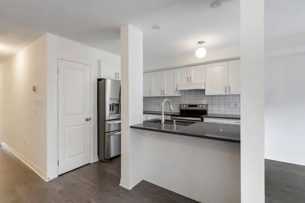 79 Caspian SQ #267, Clarington, ON K2V 0R3