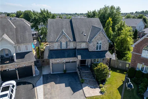 51 Brough CT, Clarington, ON L1C 0B7