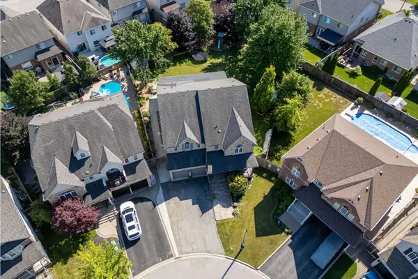 51 Brough CT, Clarington, ON L1C 0B7