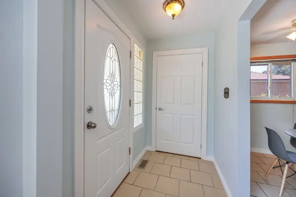 12 Sunset RD, Clarington, ON L1C 2E6