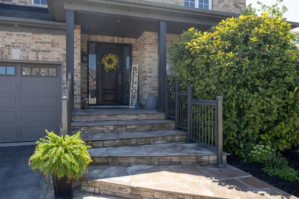 51 Brough CT, Clarington, ON L1C 0B7