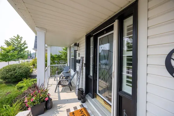 11 Greenaway CIR, Port Hope, ON L1A 0B9