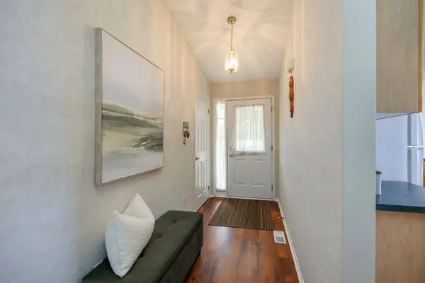 10 Niagara TRL, Clarington, ON L1B 1A2