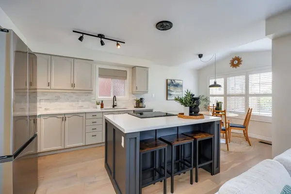 20 Wilkins CRES, Clarington, ON L1E 3B8