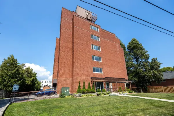 144 Queen ST #504