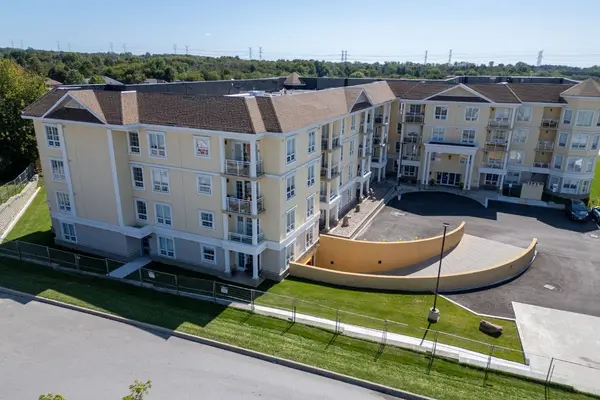 21 Brookhouse DR #216, Clarington, ON L1B 0V4