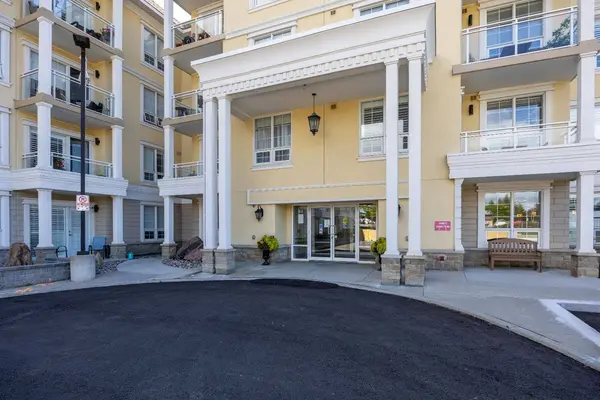 21 Brookhouse DR #216, Clarington, ON L1B 0V4